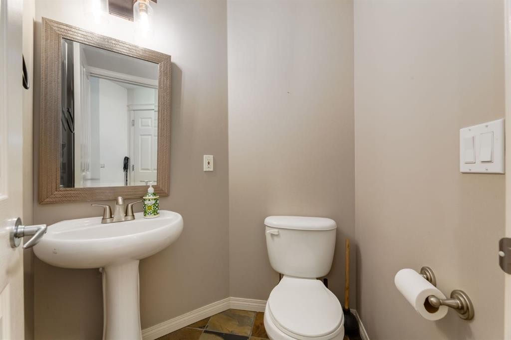218 Springbank Villas Sw, Calgary, AB - Indoor Photo Showing Bathroom