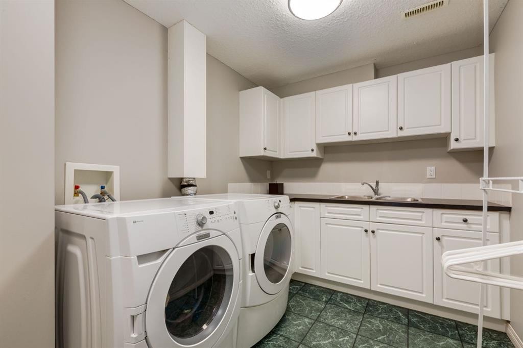 218 Springbank Villas Sw, Calgary, AB - Indoor Photo Showing Laundry Room