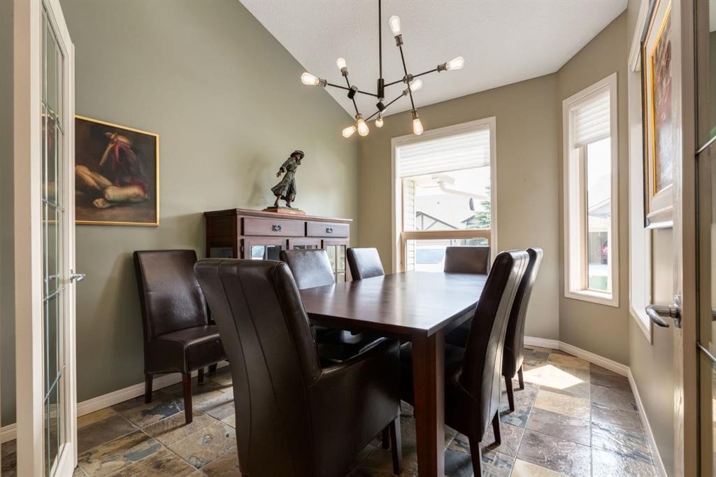 218 Springbank Villas Sw, Calgary, AB - Indoor Photo Showing Dining Room