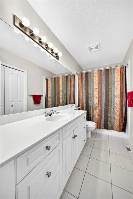 60 Harvest Park Way, Calgary, AB - Indoor Photo Showing Bathroom