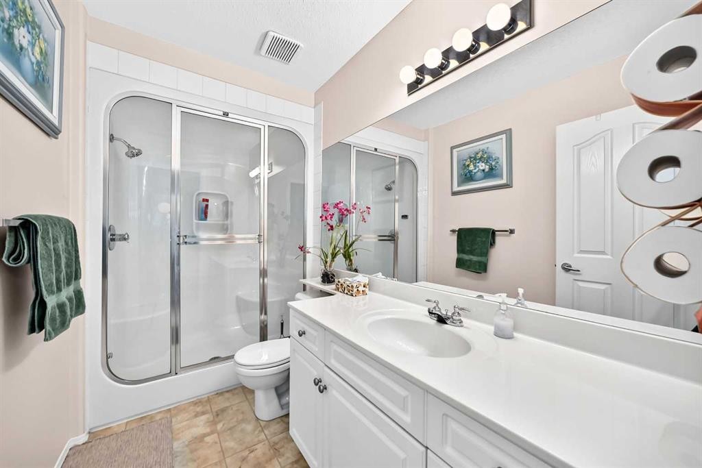 60 Harvest Park Way, Calgary, AB - Indoor Photo Showing Bathroom