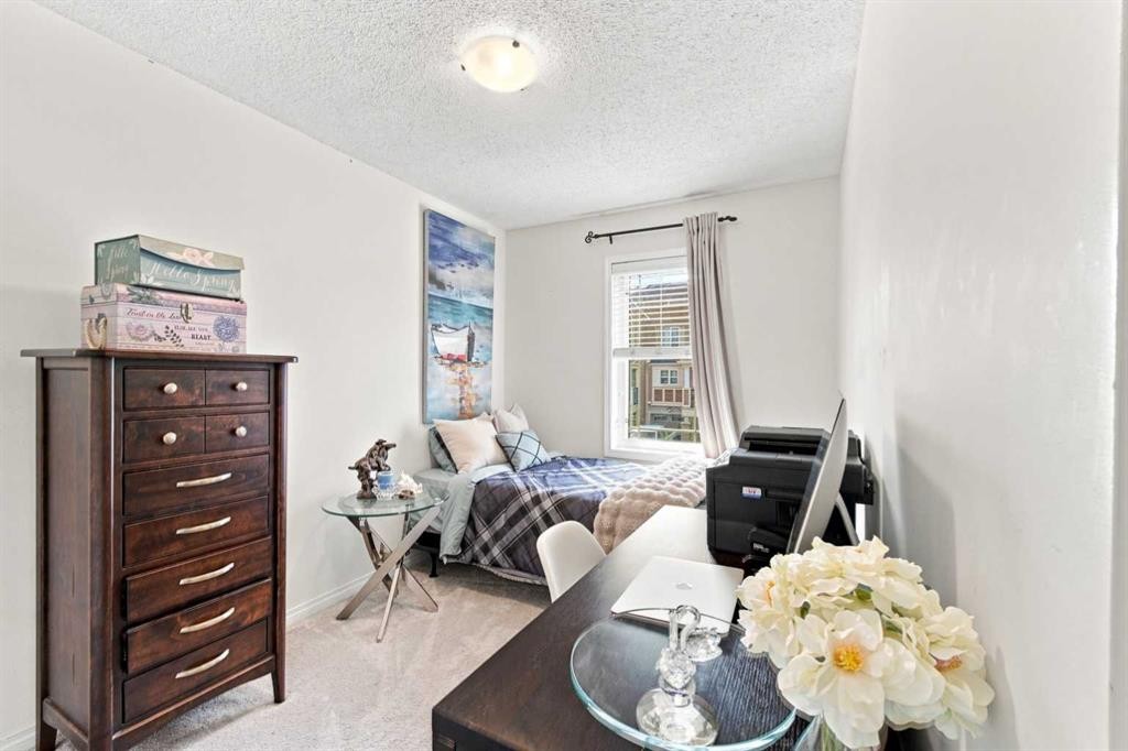 14 Windford Crescent Sw, Airdrie, AB - Indoor Photo Showing Bedroom