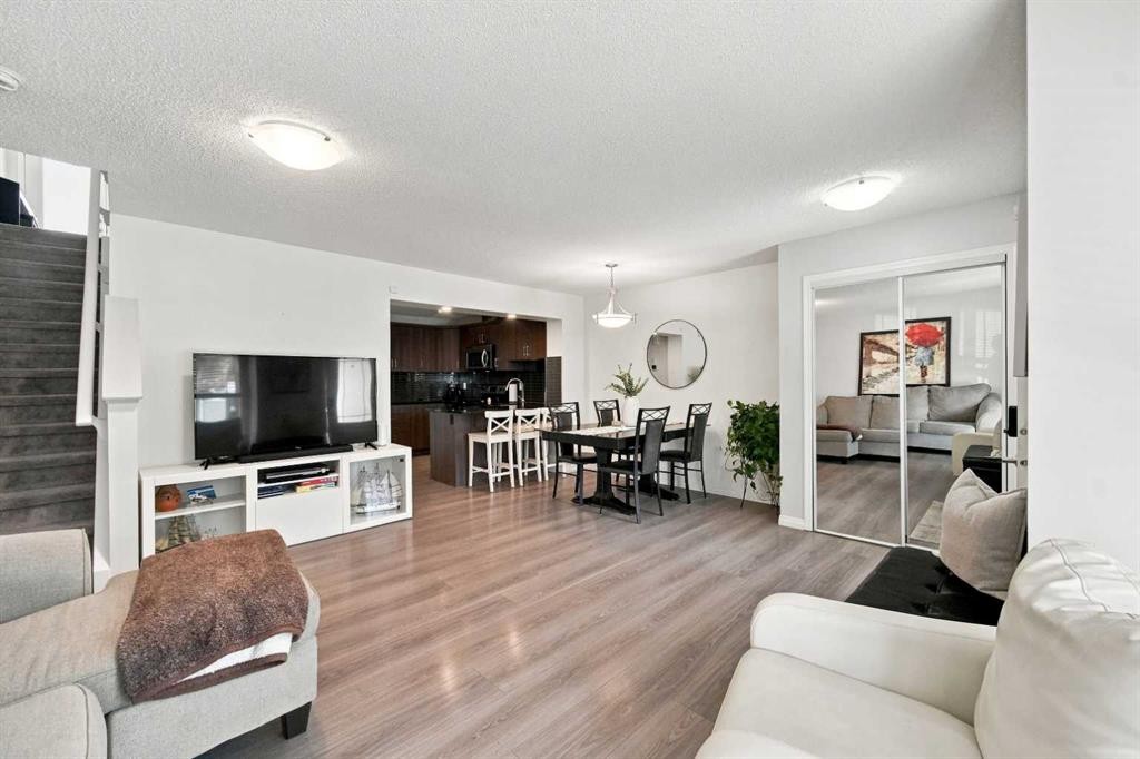 14 Windford Crescent Sw, Airdrie, AB - Indoor Photo Showing Living Room