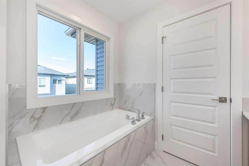 126 Sandpiper Bend, Chestermere, AB - Indoor Photo Showing Bathroom