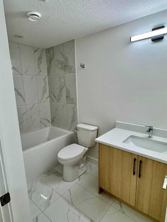 126 Sandpiper Bend, Chestermere, AB - Indoor Photo Showing Bathroom