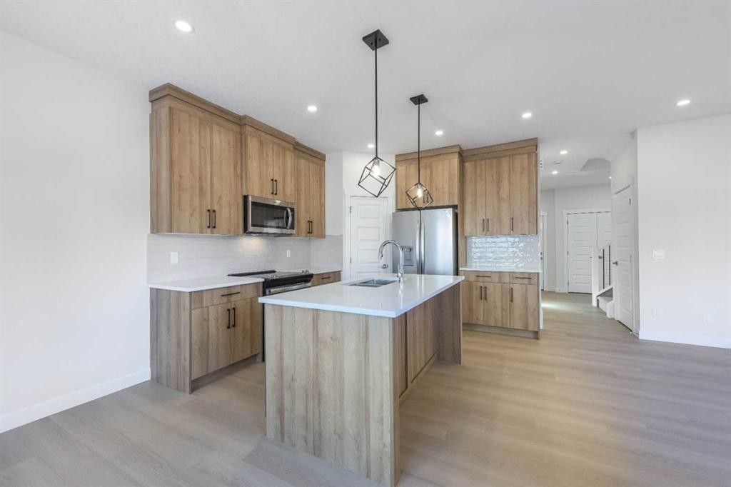 126 Sandpiper Bend, Chestermere, AB - Indoor Photo Showing Kitchen With Stainless Steel Kitchen With Upgraded Kitchen