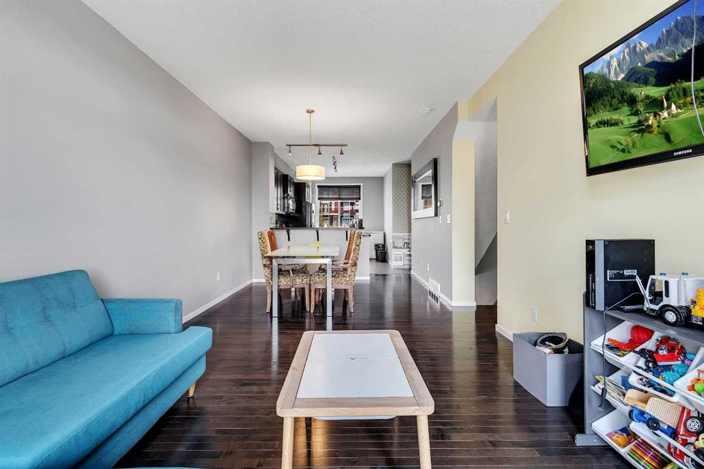 79 Evansview Gardens Nw, Calgary, AB - Indoor Photo Showing Other Room