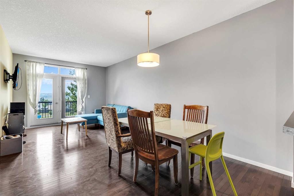 79 Evansview Gardens Nw, Calgary, AB - Indoor Photo Showing Dining Room