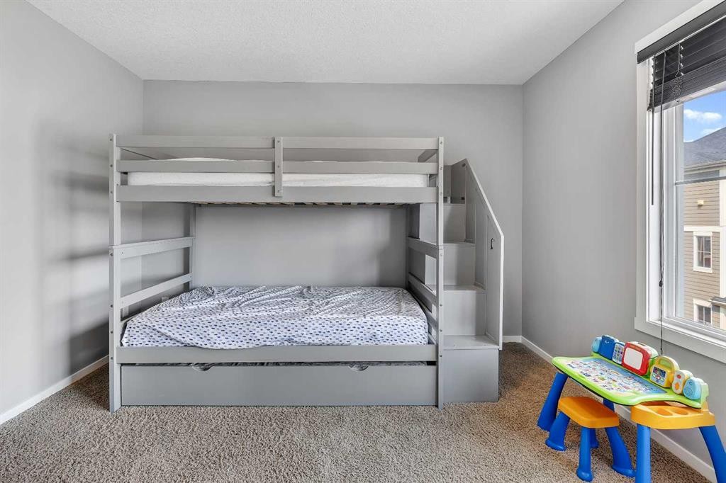 79 Evansview Gardens Nw, Calgary, AB - Indoor Photo Showing Bedroom