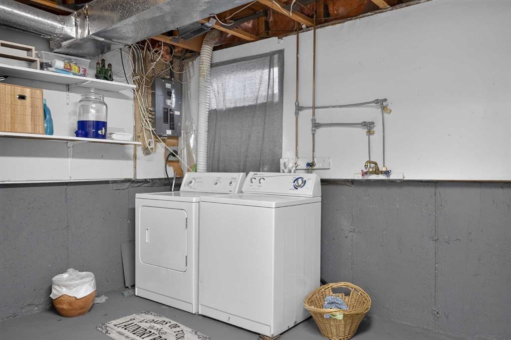 45-380 Bermuda Drive Nw, Calgary, AB - Indoor Photo Showing Laundry Room
