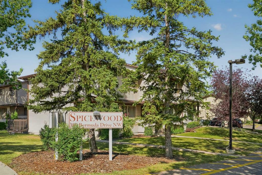 45-380 Bermuda Drive Nw, Calgary, AB - Outdoor With View