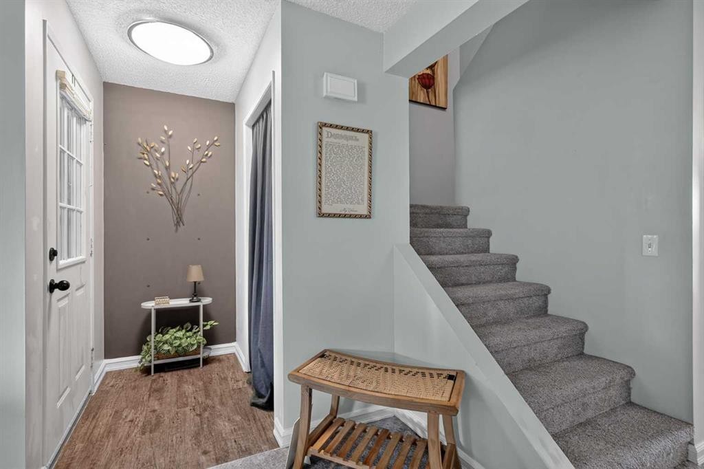 45-380 Bermuda Drive Nw, Calgary, AB - Indoor Photo Showing Other Room