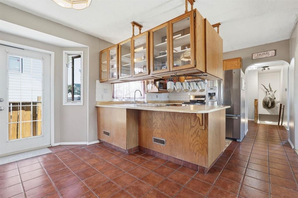 2037 18 Avenue, Didsbury, AB - Indoor Photo Showing Kitchen