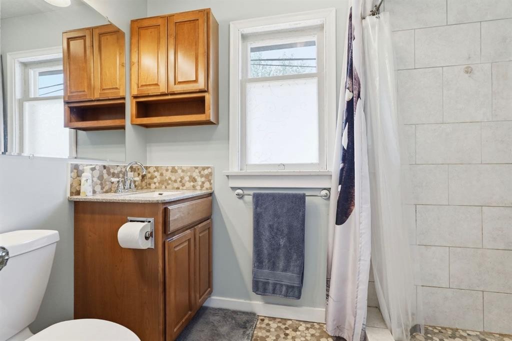 2037 18 Avenue, Didsbury, AB - Indoor Photo Showing Bathroom