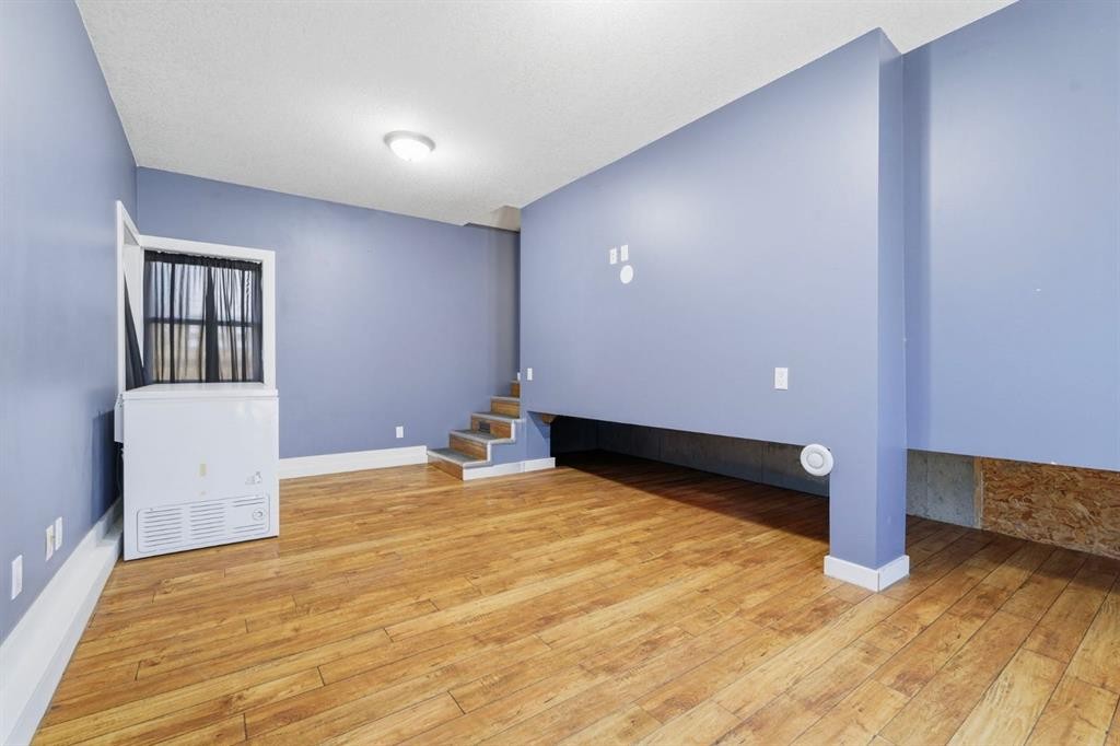 2037 18 Avenue, Didsbury, AB - Indoor Photo Showing Other Room