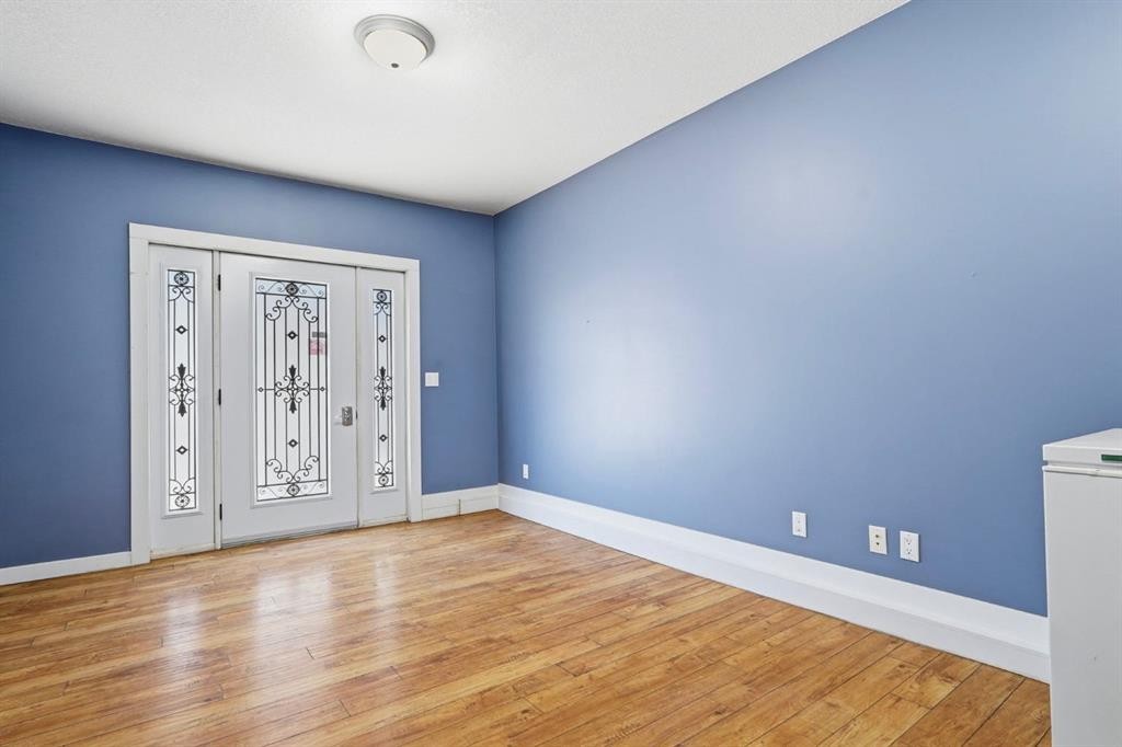 2037 18 Avenue, Didsbury, AB - Indoor Photo Showing Other Room
