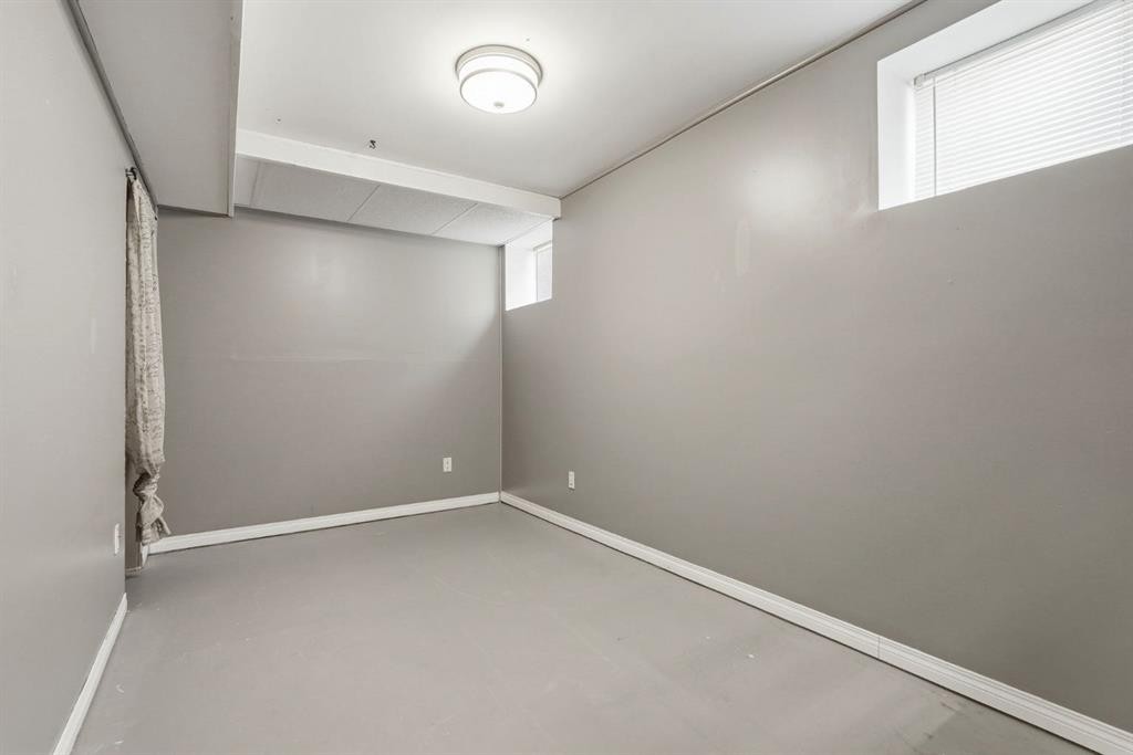 2037 18 Avenue, Didsbury, AB - Indoor Photo Showing Other Room