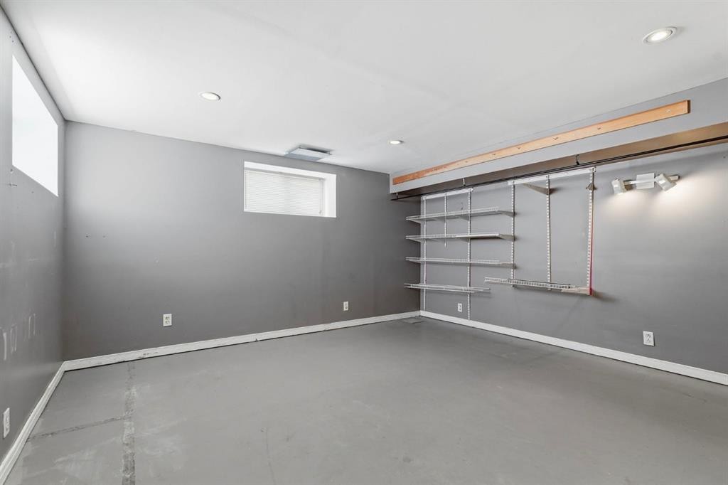 2037 18 Avenue, Didsbury, AB - Indoor