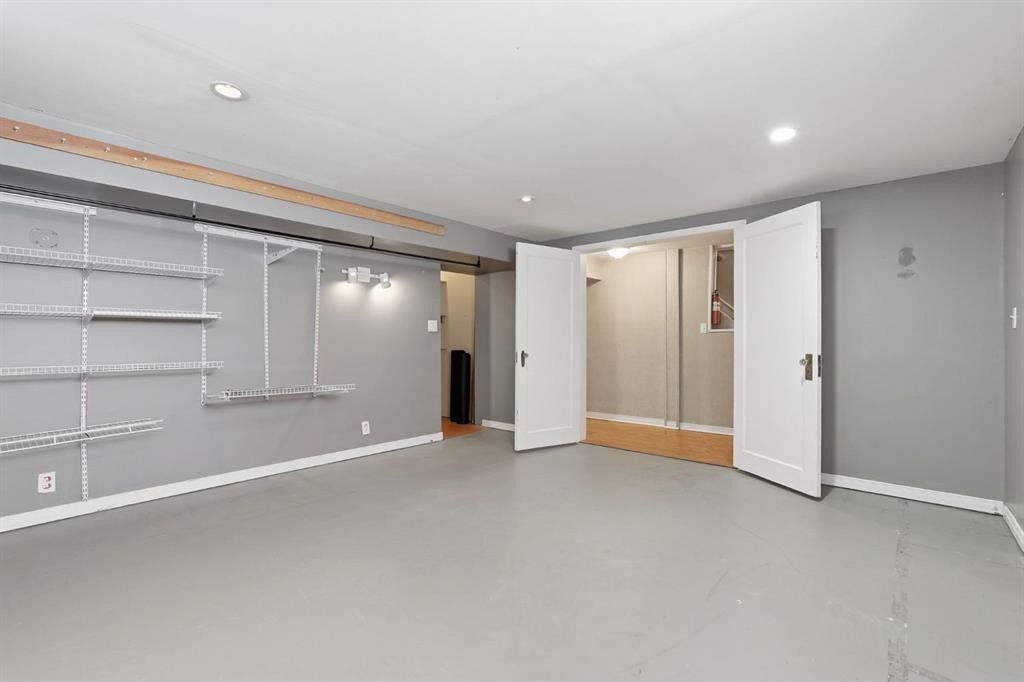 2037 18 Avenue, Didsbury, AB - Indoor