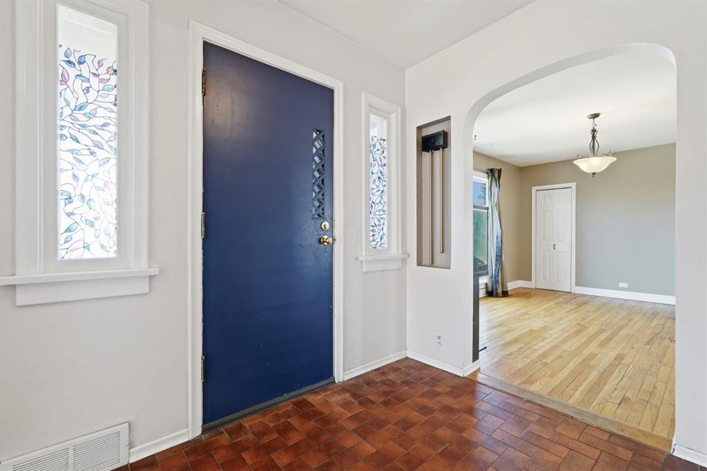 2037 18 Avenue, Didsbury, AB - Indoor Photo Showing Other Room