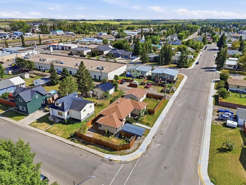 2037 18 Avenue, Didsbury, AB - Outdoor With View
