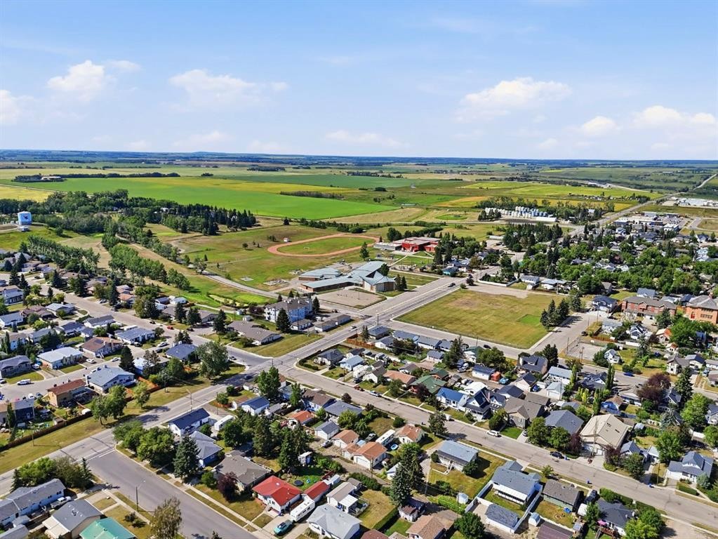 2037 18 Avenue, Didsbury, AB - Outdoor With View