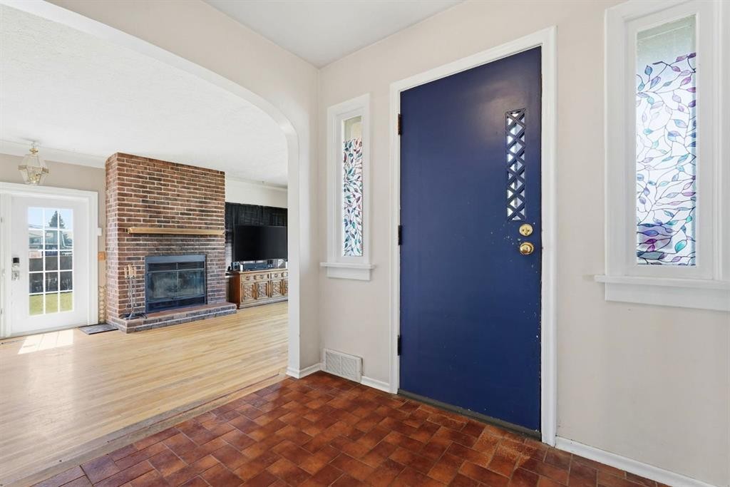 2037 18 Avenue, Didsbury, AB - Indoor With Fireplace