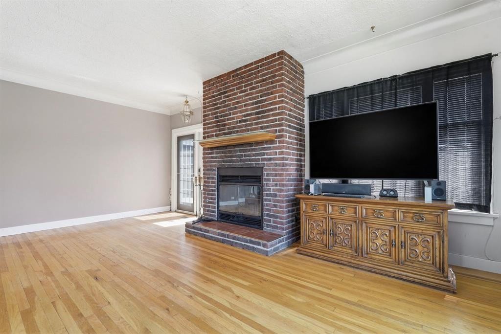 2037 18 Avenue, Didsbury, AB - Indoor Photo Showing Living Room With Fireplace