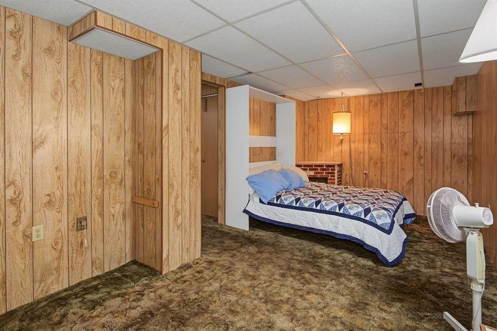 3414 Morley Trail Nw, Calgary, AB - Indoor Photo Showing Bedroom