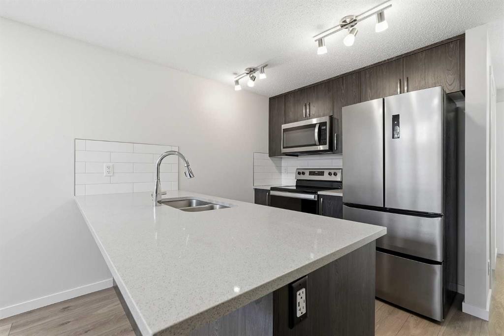 124 Cranbrook Square Se, Calgary, AB - Indoor Photo Showing Kitchen With Stainless Steel Kitchen With Double Sink With Upgraded Kitchen