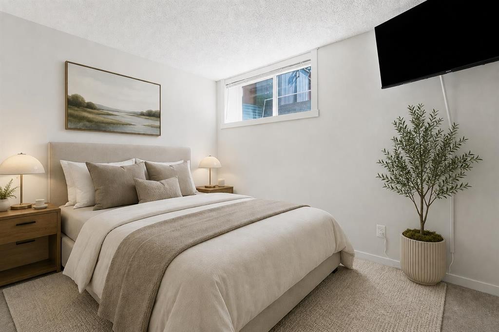 124 Cranbrook Square Se, Calgary, AB - Indoor Photo Showing Bedroom