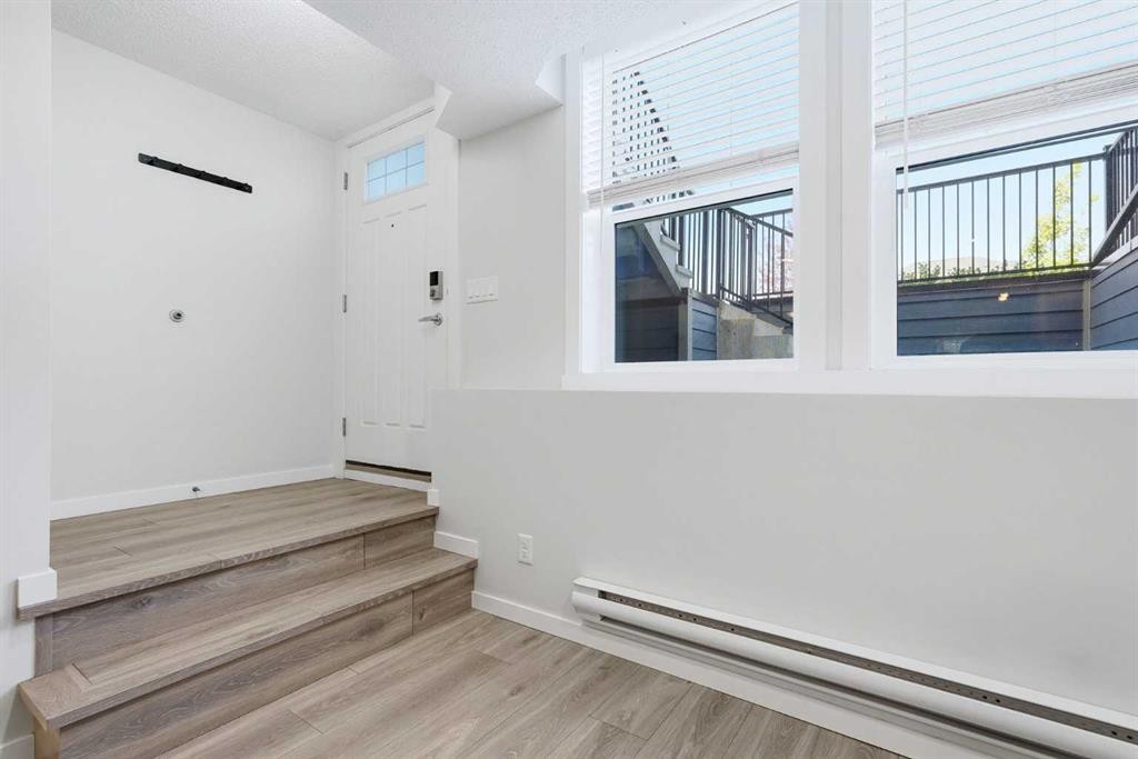 124 Cranbrook Square Se, Calgary, AB - Indoor Photo Showing Other Room