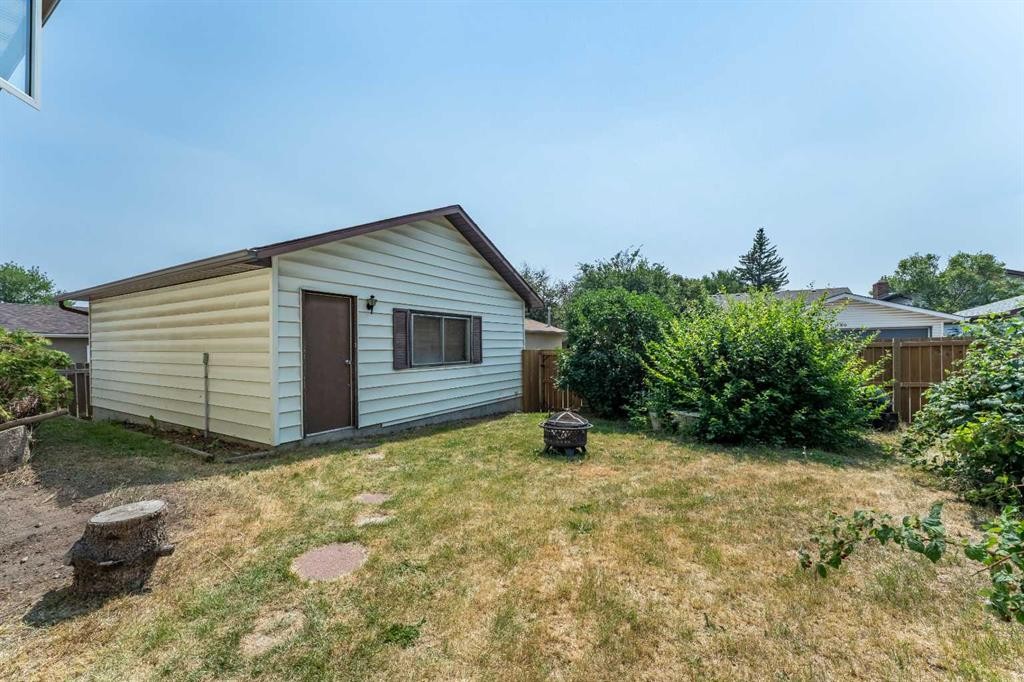 44 Templehill Drive Ne, Calgary, AB - Outdoor