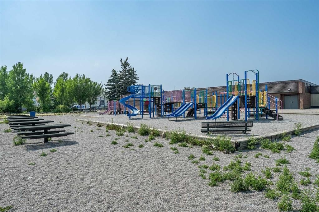 44 Templehill Drive Ne, Calgary, AB - Outdoor