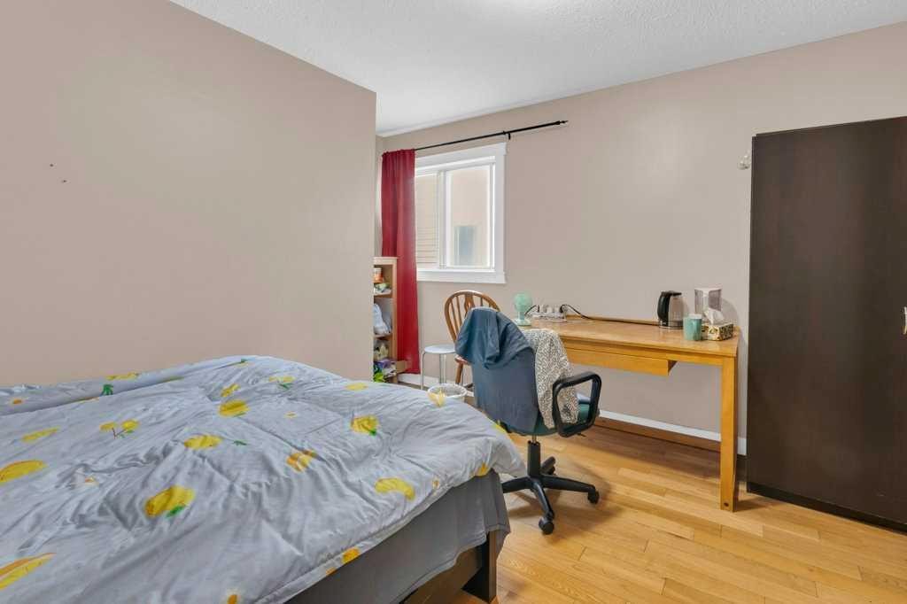 127 Scenic Cove Circle Nw, Calgary, AB - Indoor Photo Showing Bedroom