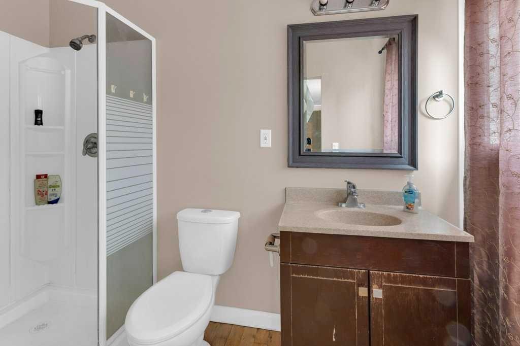 127 Scenic Cove Circle Nw, Calgary, AB - Indoor Photo Showing Bathroom