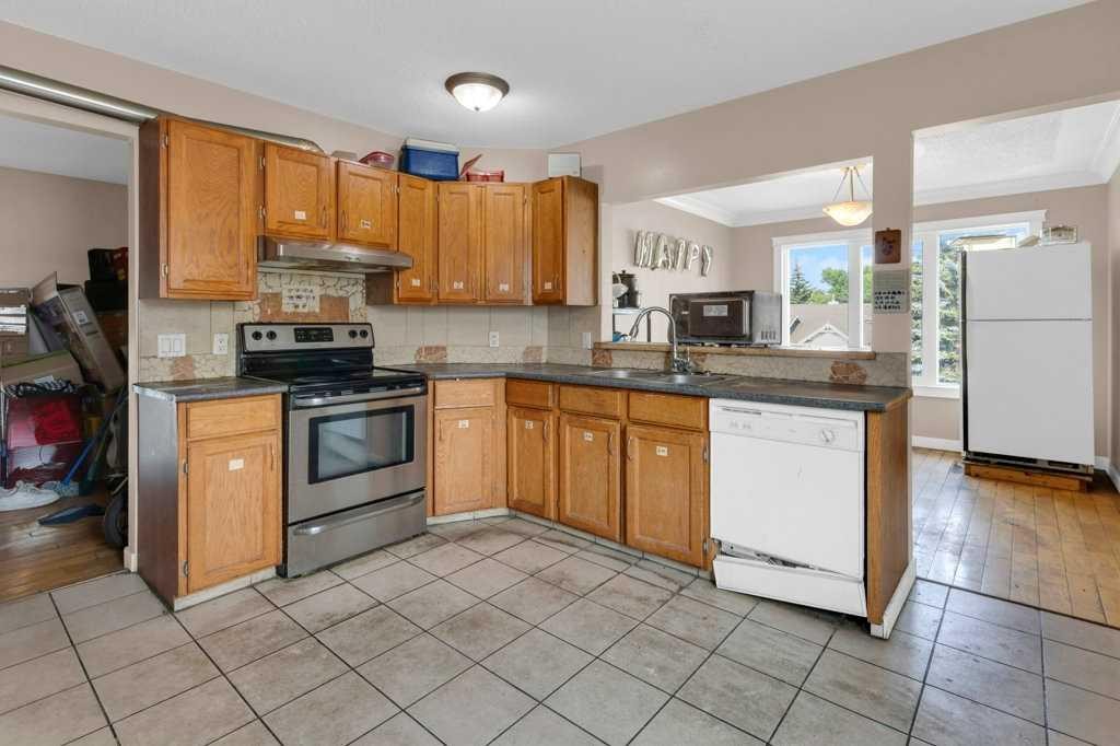 127 Scenic Cove Circle Nw, Calgary, AB - Indoor Photo Showing Kitchen
