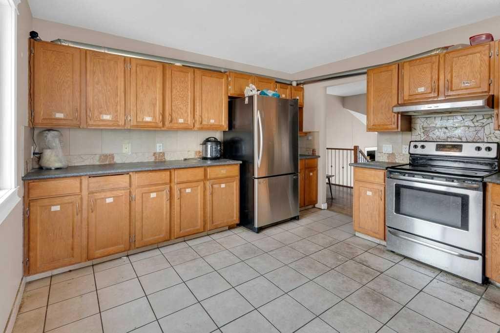 127 Scenic Cove Circle Nw, Calgary, AB - Indoor Photo Showing Kitchen