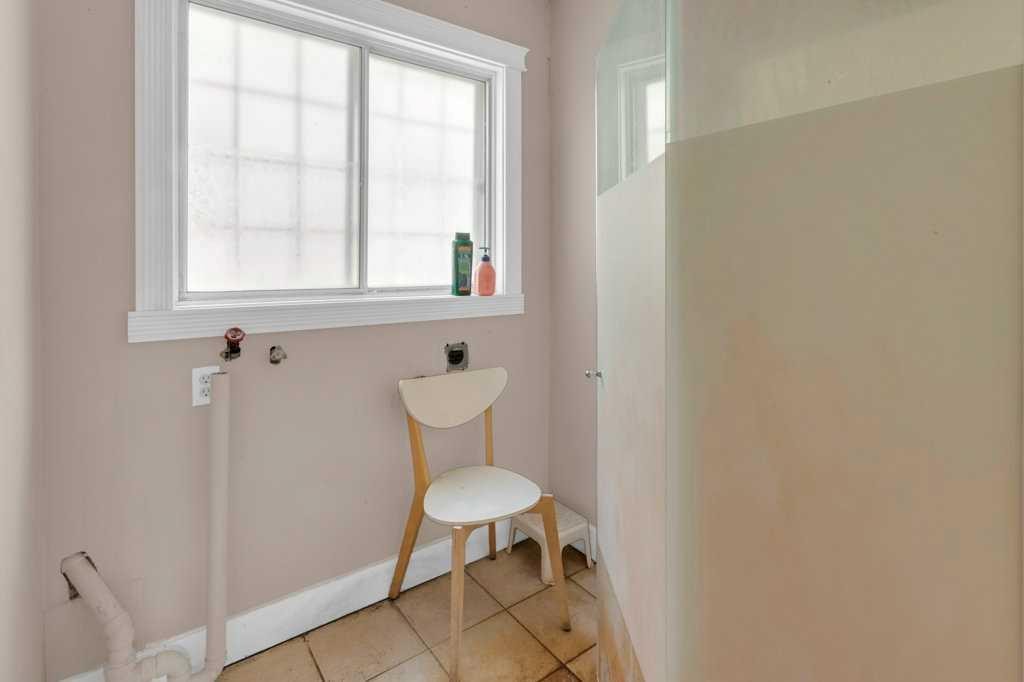 127 Scenic Cove Circle Nw, Calgary, AB - Indoor Photo Showing Other Room