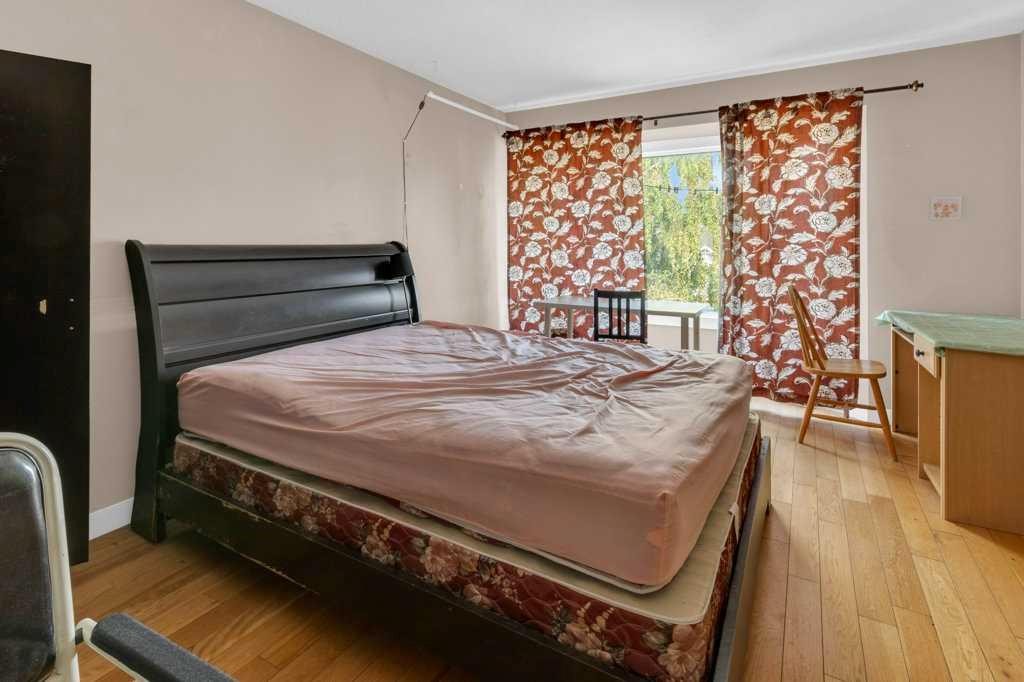 127 Scenic Cove Circle Nw, Calgary, AB - Indoor Photo Showing Bedroom