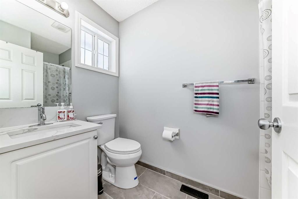 126 Citadel Point Nw, Calgary, AB - Indoor Photo Showing Bathroom