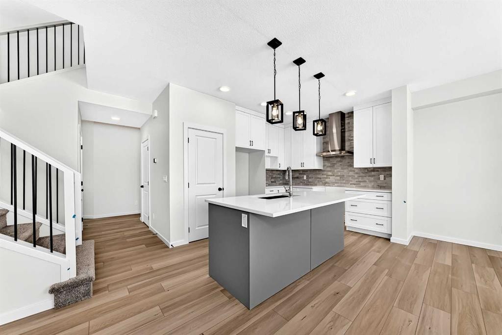 135 Mallard Heath Se, Calgary, AB - Indoor Photo Showing Kitchen