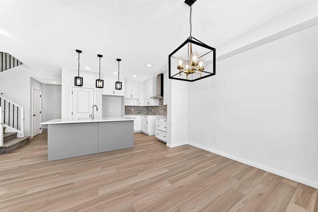 135 Mallard Heath Se, Calgary, AB - Indoor Photo Showing Kitchen
