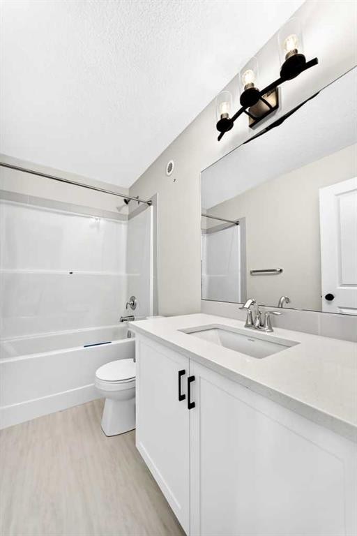 135 Mallard Heath Se, Calgary, AB - Indoor Photo Showing Bathroom