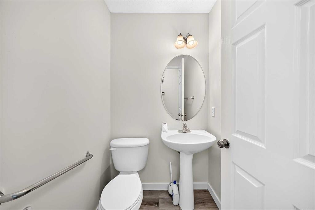 531 Stonegate Road Nw, Airdrie, AB - Indoor Photo Showing Bathroom