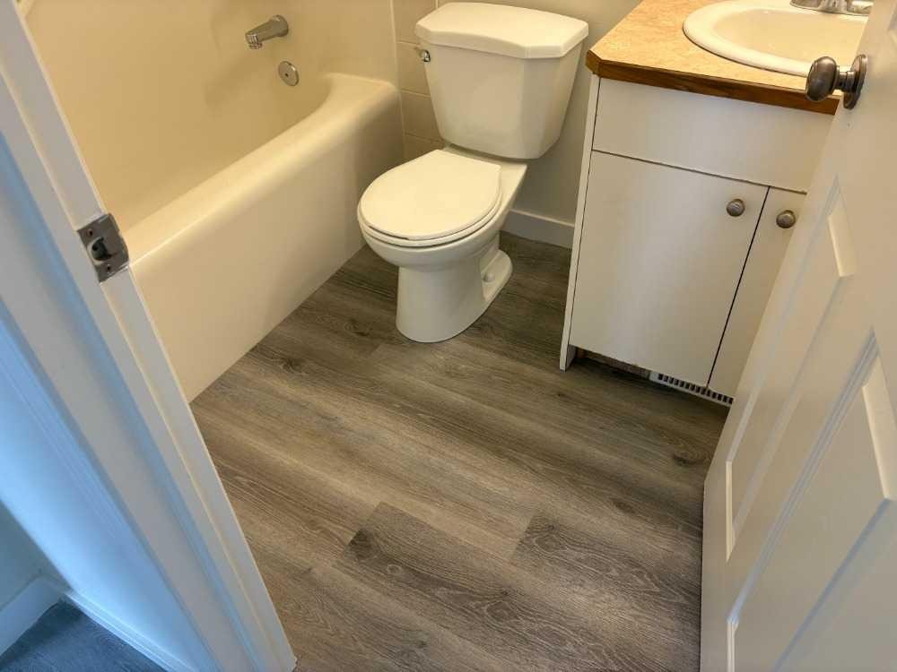 531 Stonegate Road Nw, Airdrie, AB - Indoor Photo Showing Bathroom