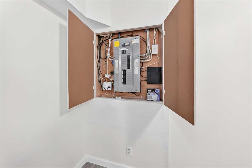 531 Stonegate Road Nw, Airdrie, AB - Indoor Photo Showing Other Room