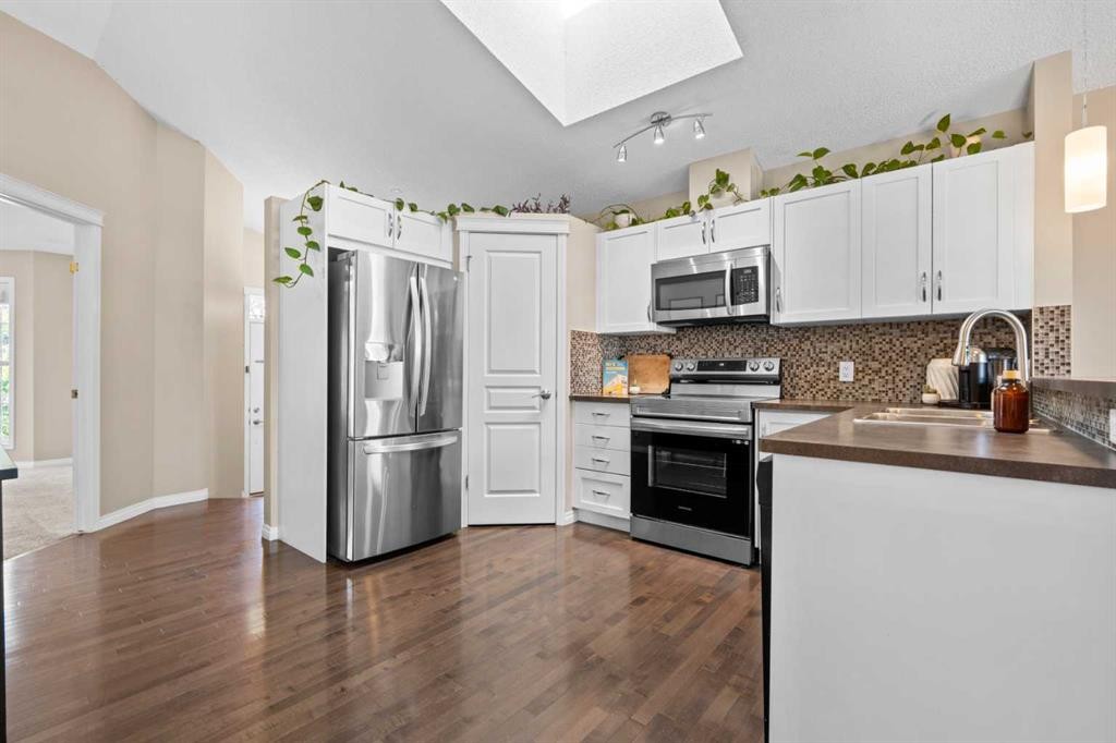 38 Auburn Bay Gardens Se, Calgary, AB - Indoor Photo Showing Kitchen With Stainless Steel Kitchen