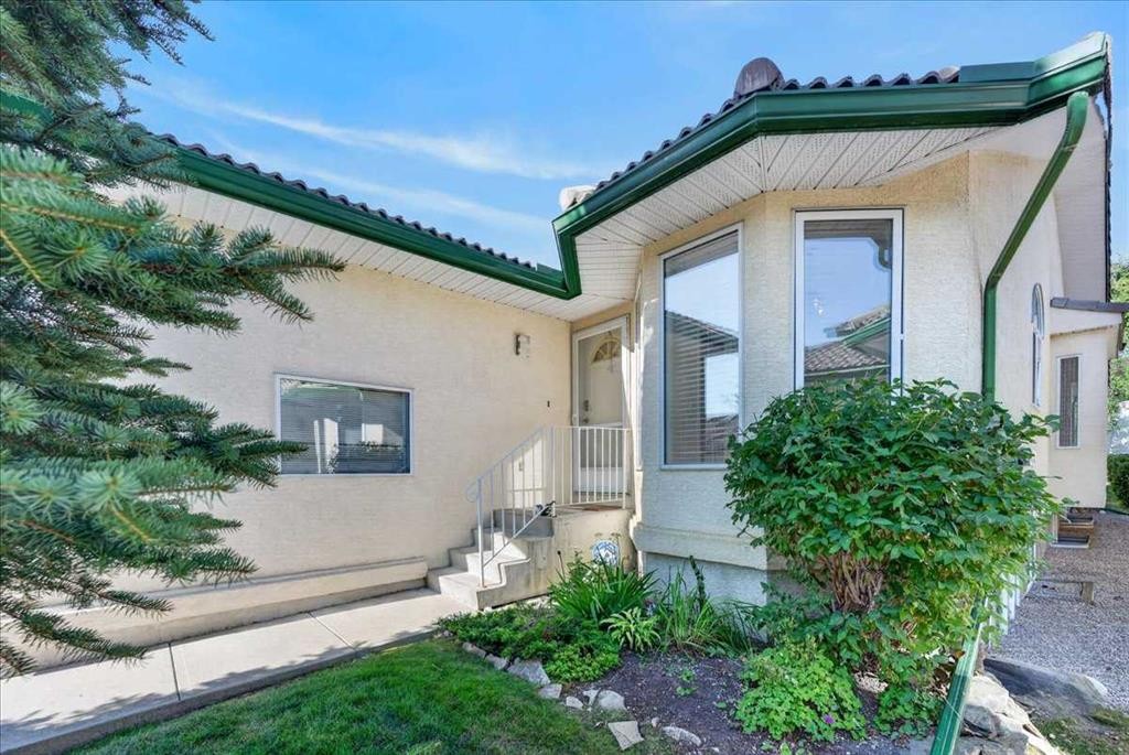 21 Strathearn Gardens Sw, Calgary, AB - Outdoor