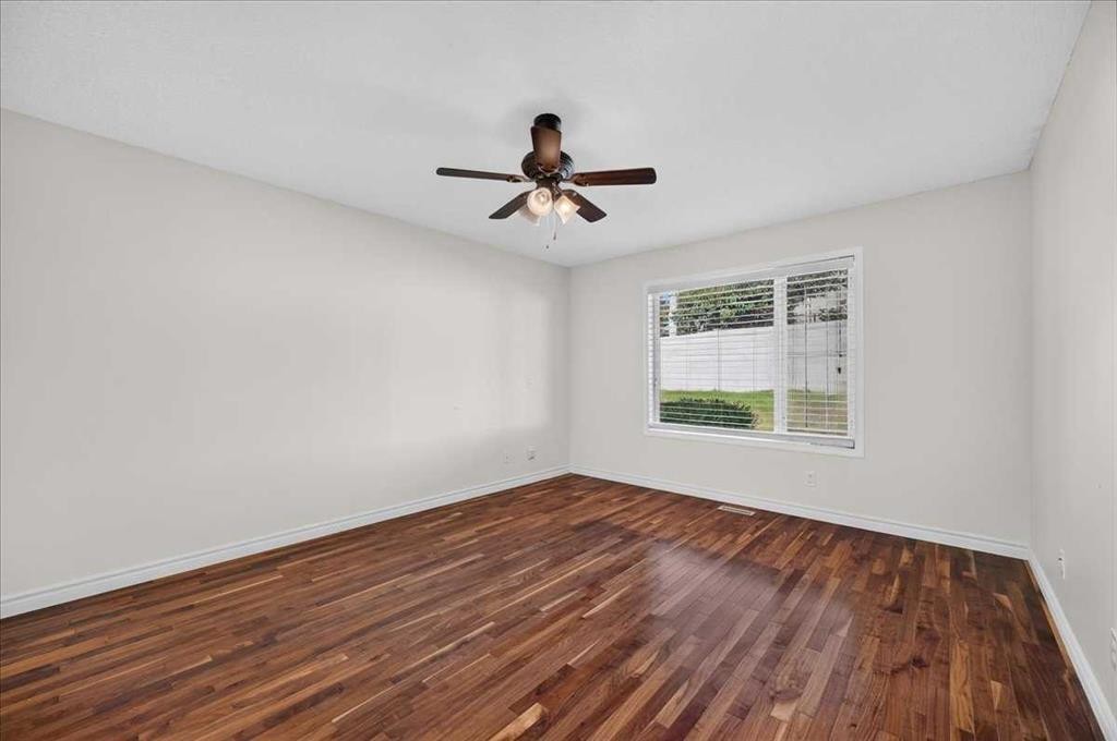 21 Strathearn Gardens Sw, Calgary, AB - Indoor Photo Showing Other Room